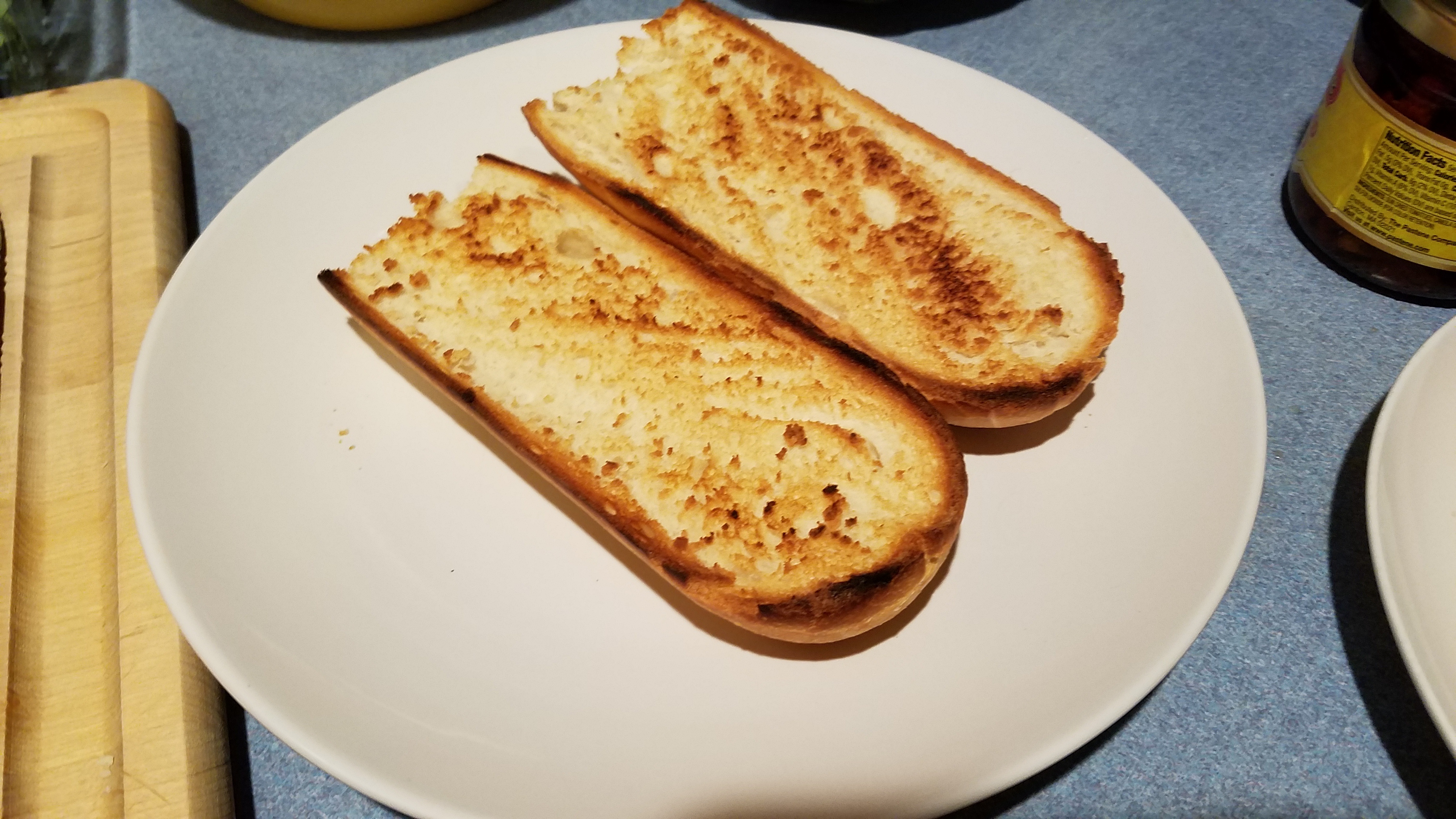 hummus-sandwich-toasted-bread