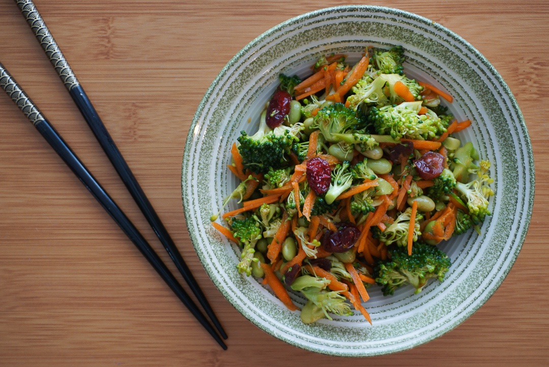 vegan broccoli slaw