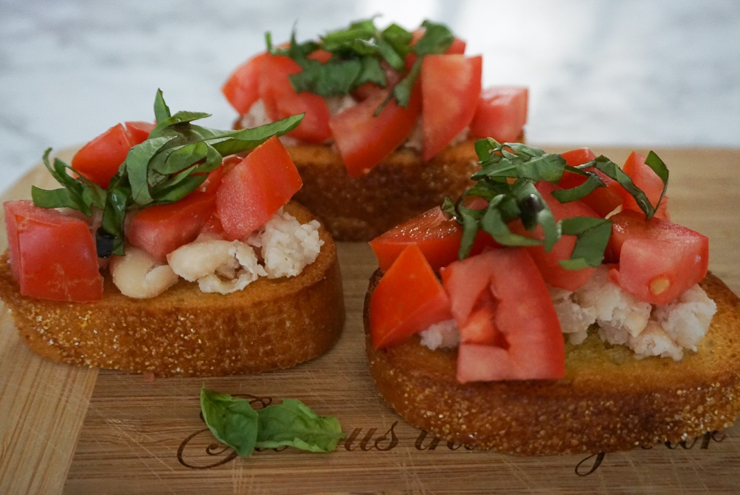 garlic white bean bruschetta