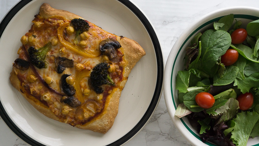 chickpea and vegetable pizze