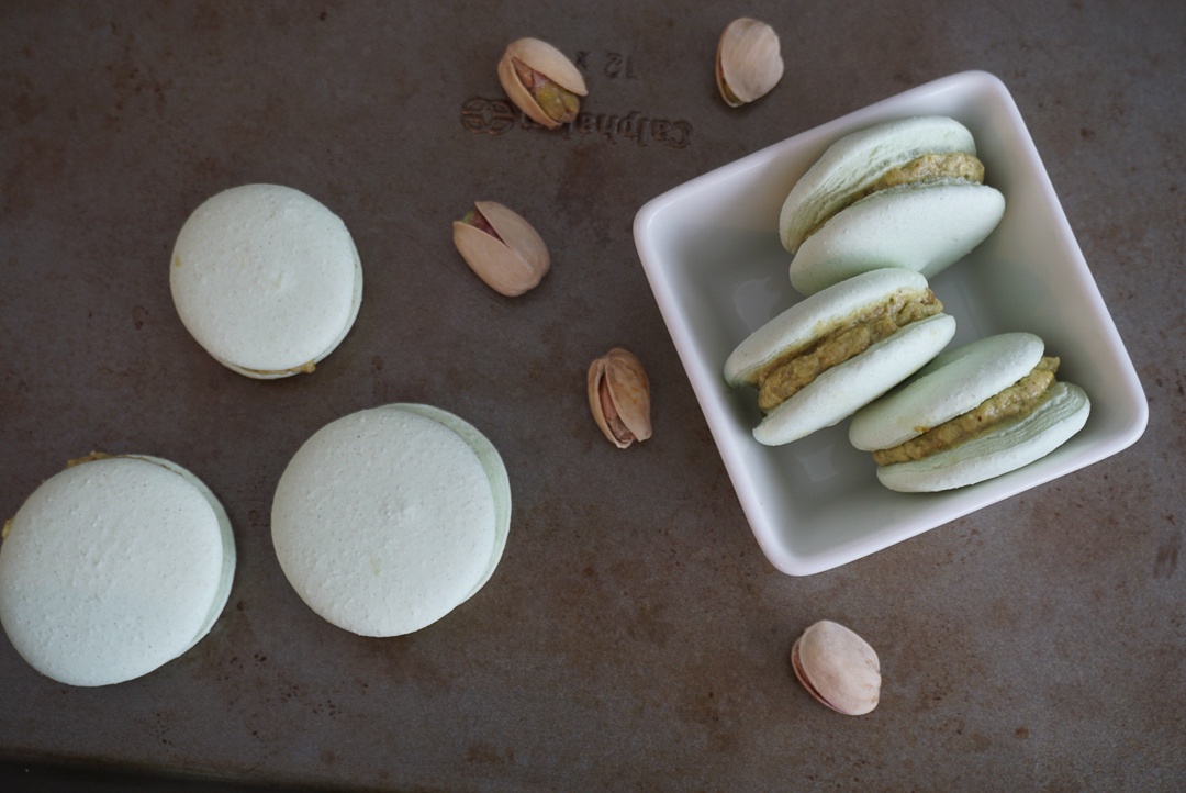 vegan pistachio aquafaba macarons